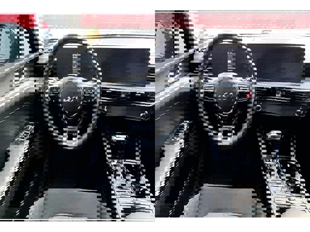 Used 2025 Kia K5 LXS image 6