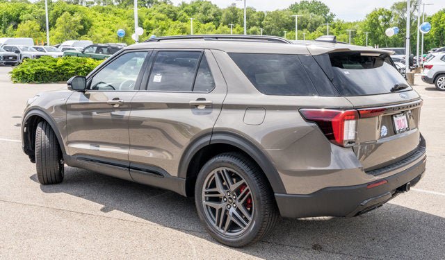 New 2026 Ford Explorer ST-Line w/ ST-Line Street Pack AWD/4WD image 4