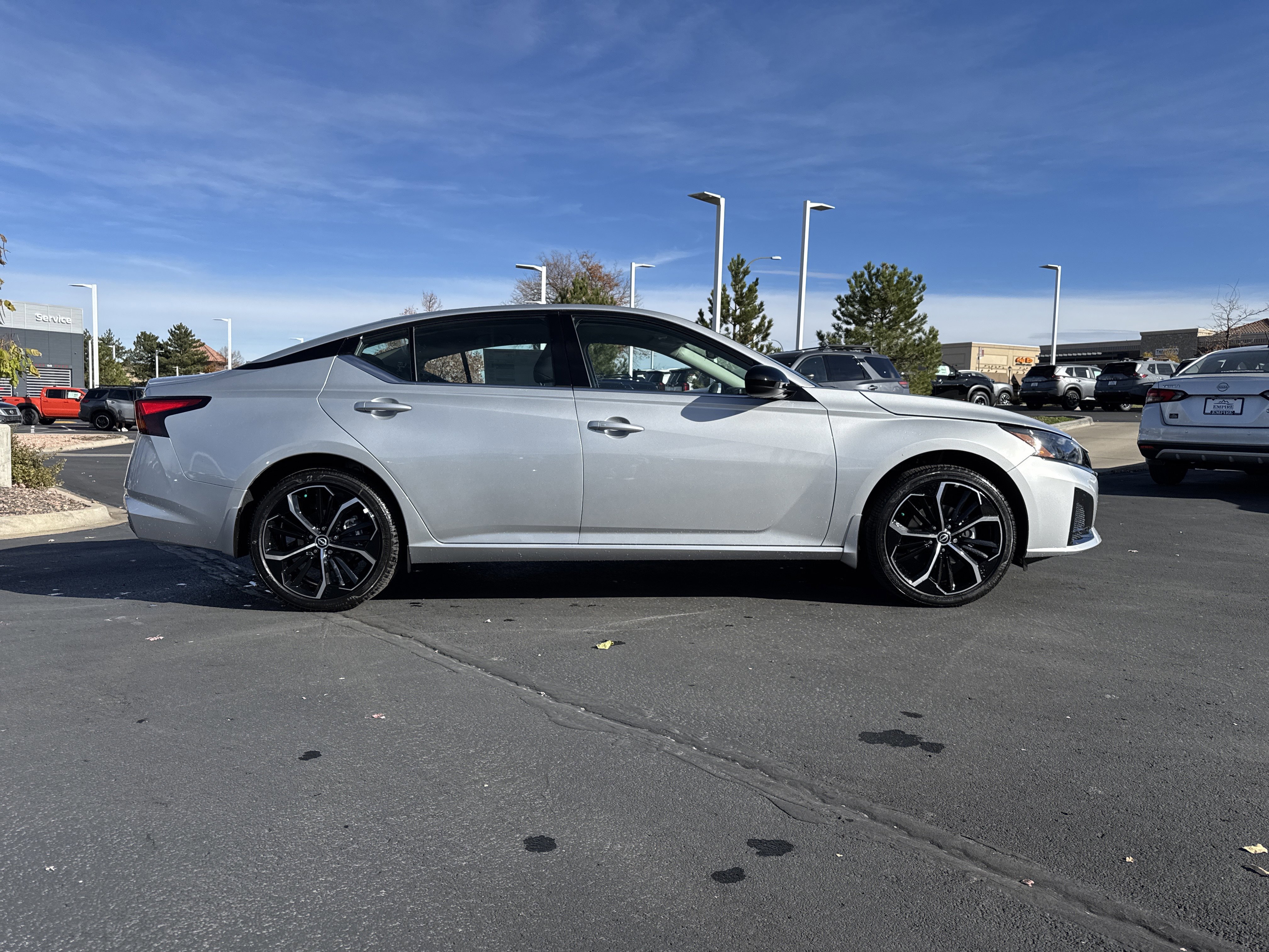 New 2025 Nissan Altima 2.5 SR image 2