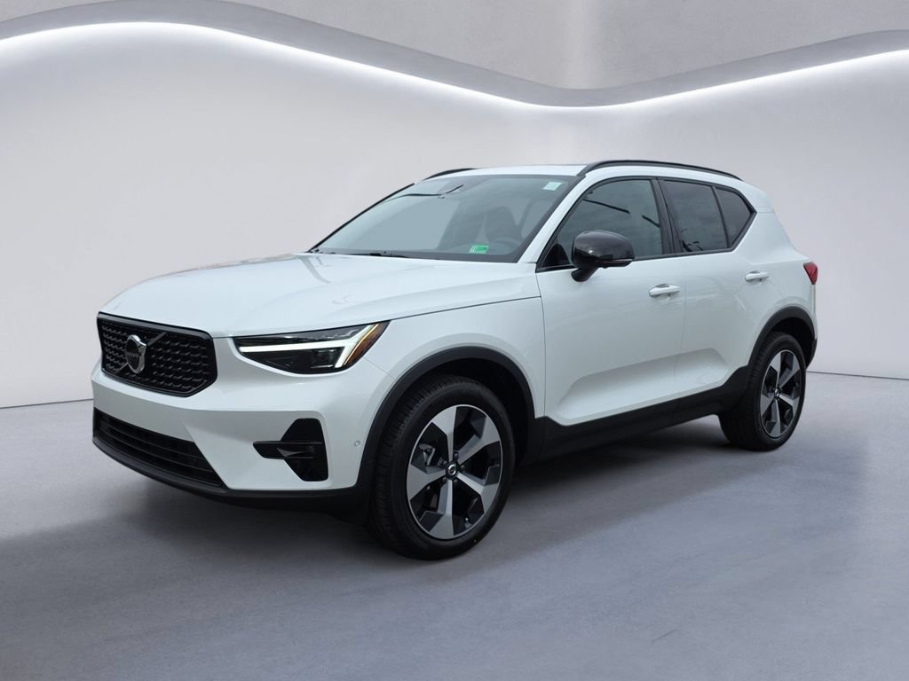 Certified 2026 Volvo XC40 B5 Plus w/ Protection Package Premier AWD/4WD image 7
