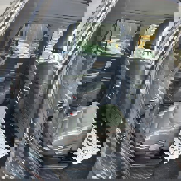 Used 2025 Ford Expedition Active AWD/4WD image 11