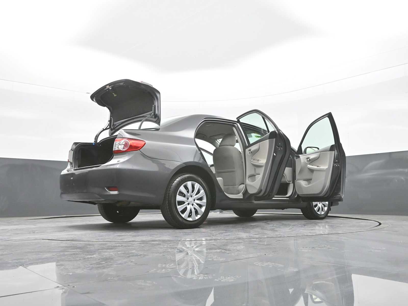 Used 2013 Toyota Corolla LE FWD image 44