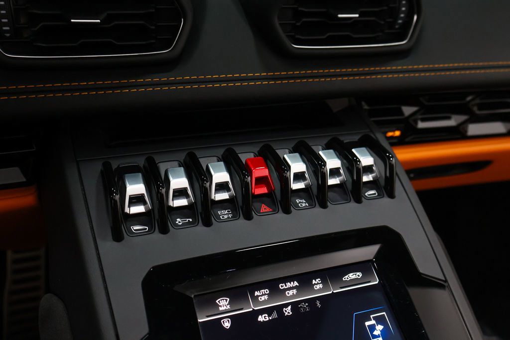 Used 2024 Lamborghini Huracan EVO image 55