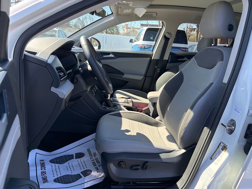 Used 2024 Volkswagen Taos SE image 17