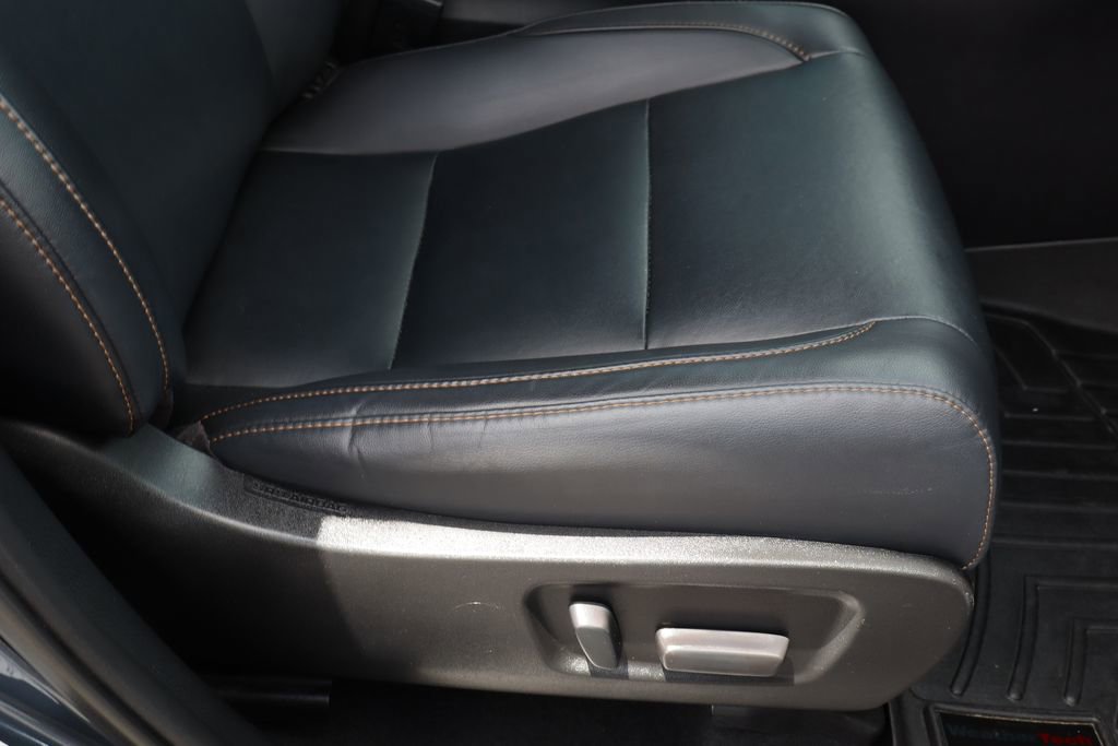 Used 2019 Toyota Highlander XLE FWD image 30