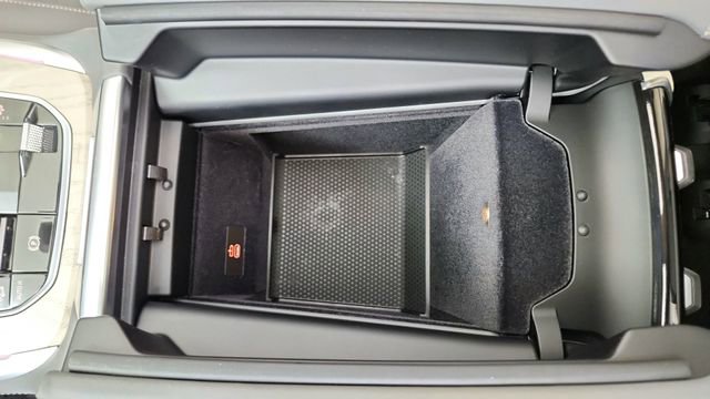 Used 2024 BMW X7 M60i w/ Executive Package image 56