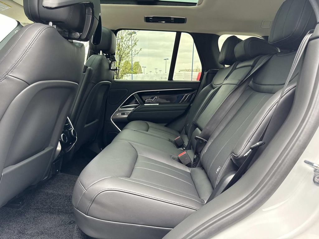 New 2026 Land Rover Range Rover SE AWD/4WD image 13