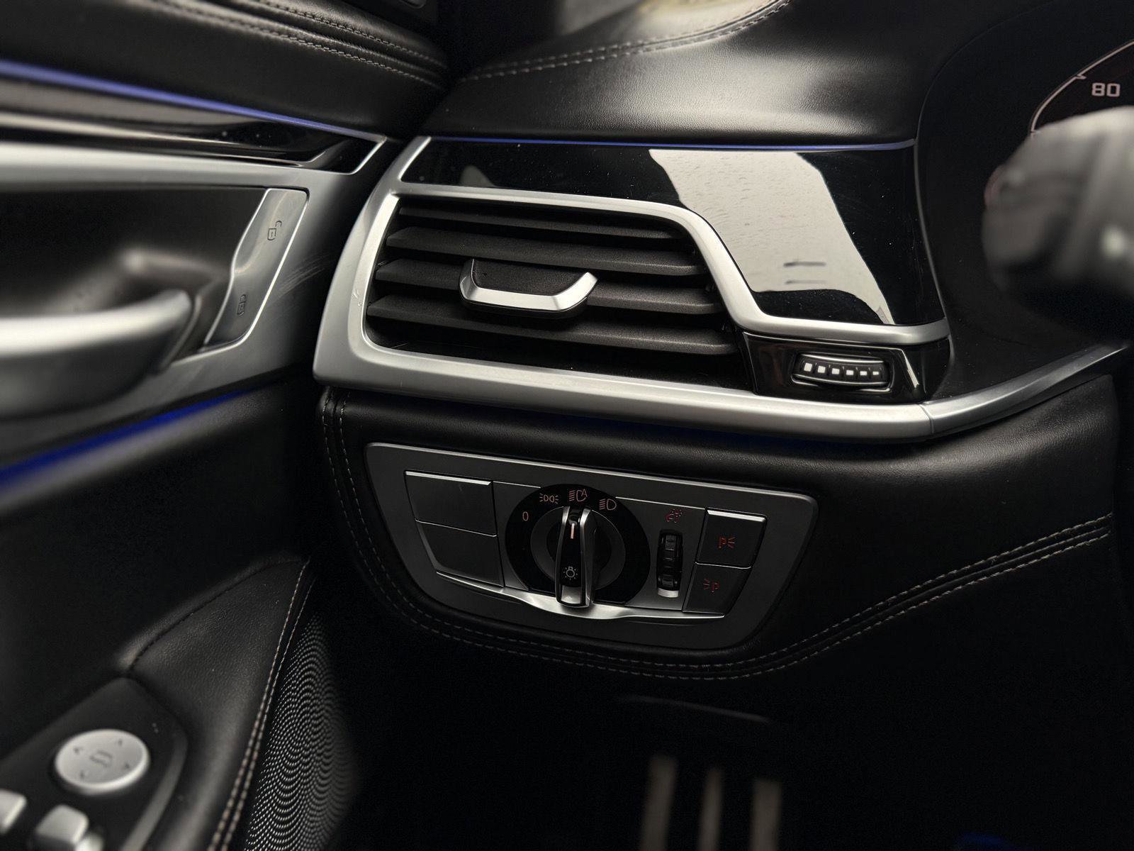 Used 2020 BMW M760i xDrive w/ Luxury Rear Seating Package image 21