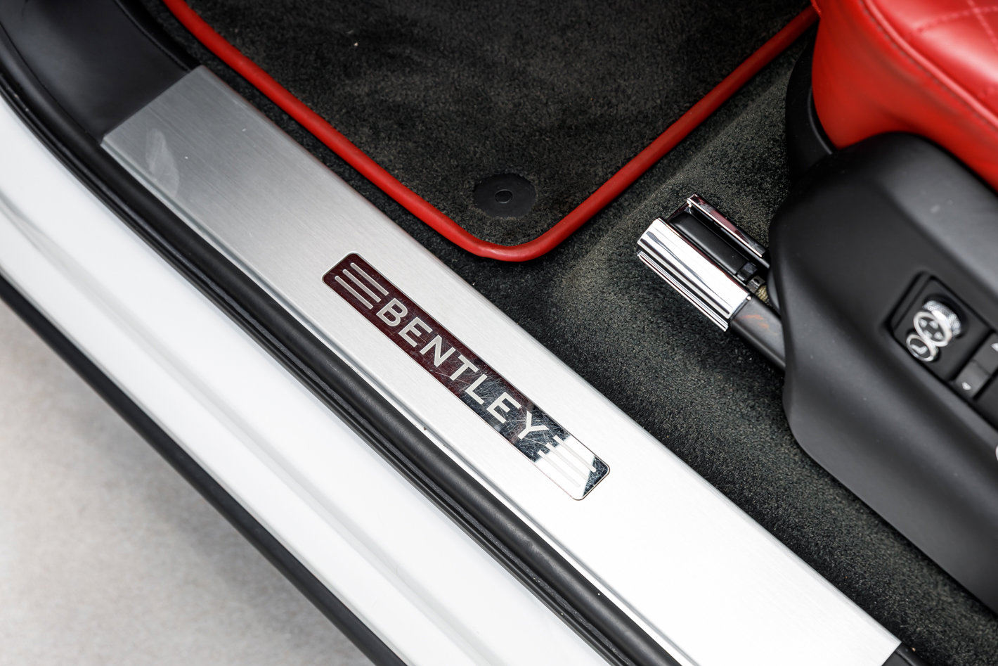Used 2018 Bentley Bentayga AWD/4WD image 14