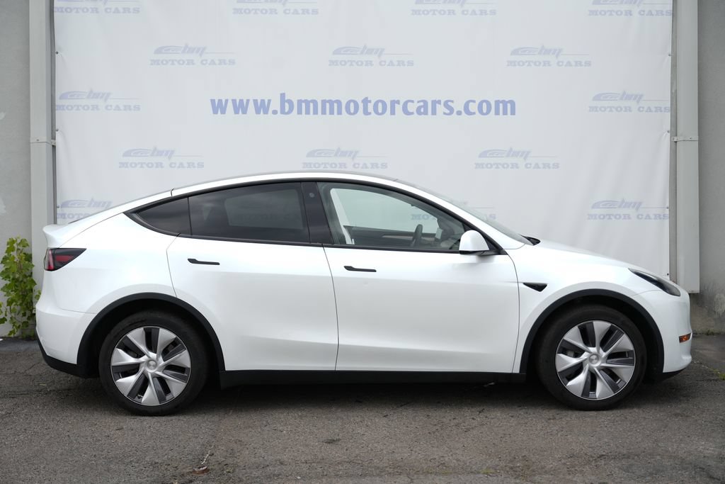 Used 2023 Tesla Model Y AWD image 7