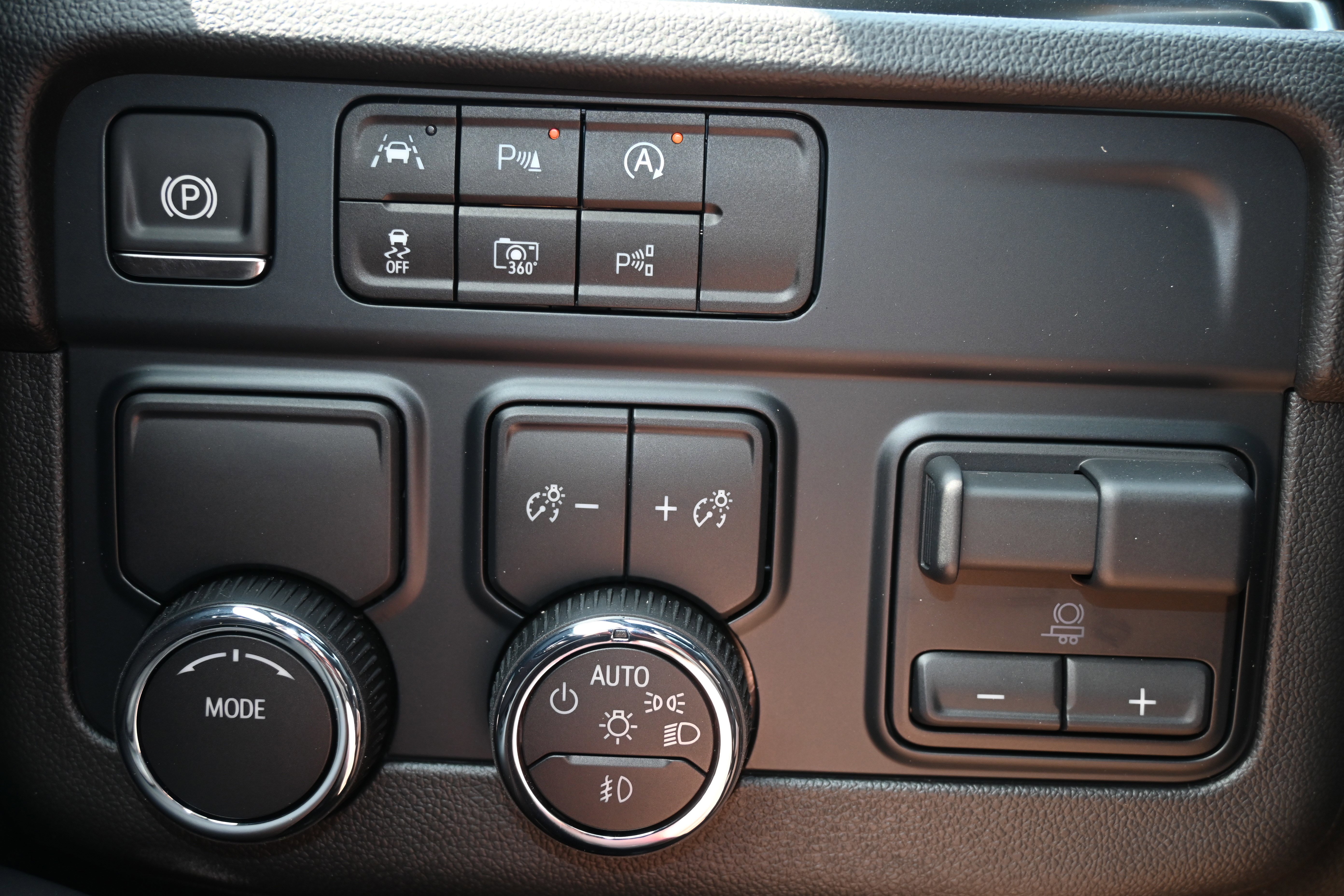 Used 2025 Chevrolet Tahoe LT w/ Comfort Package image 21