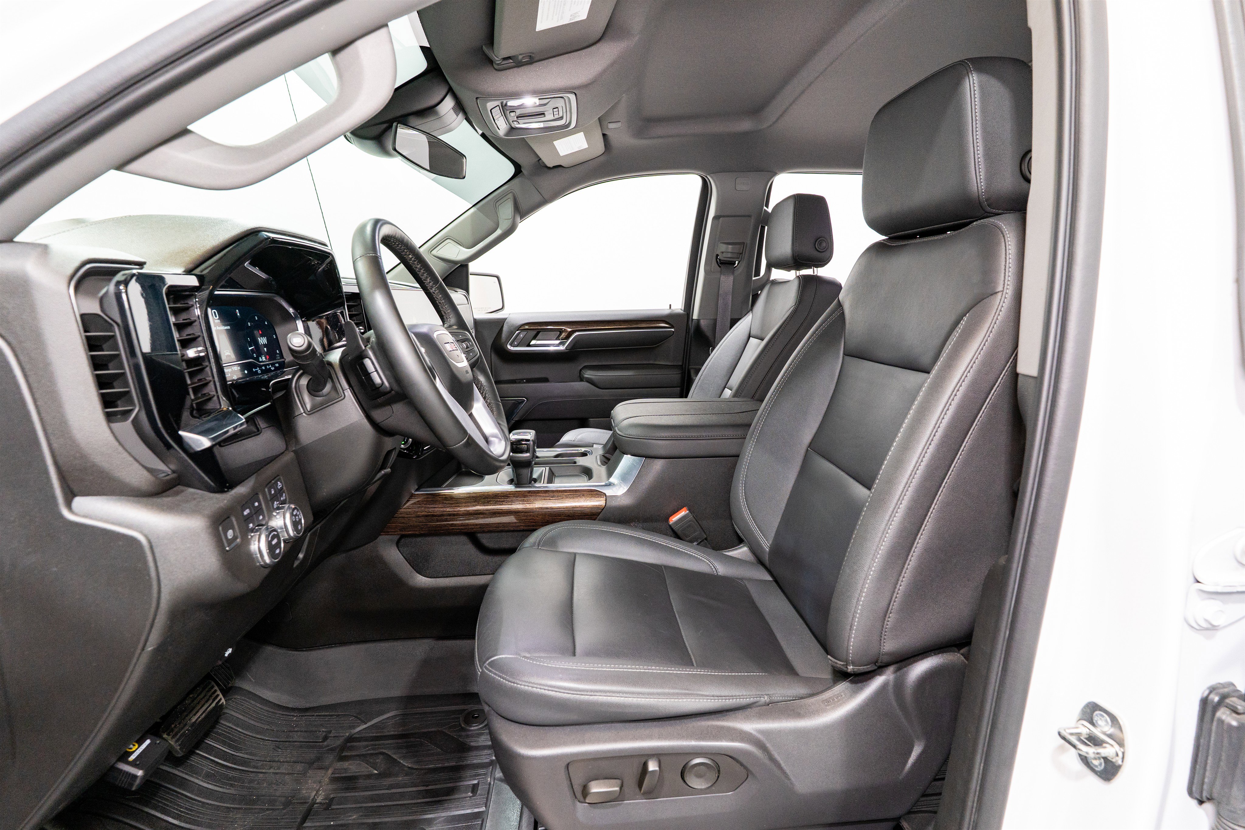 Used 2023 GMC Sierra 1500 Elevation w/ Elevation Premium Package AWD/4WD image 17