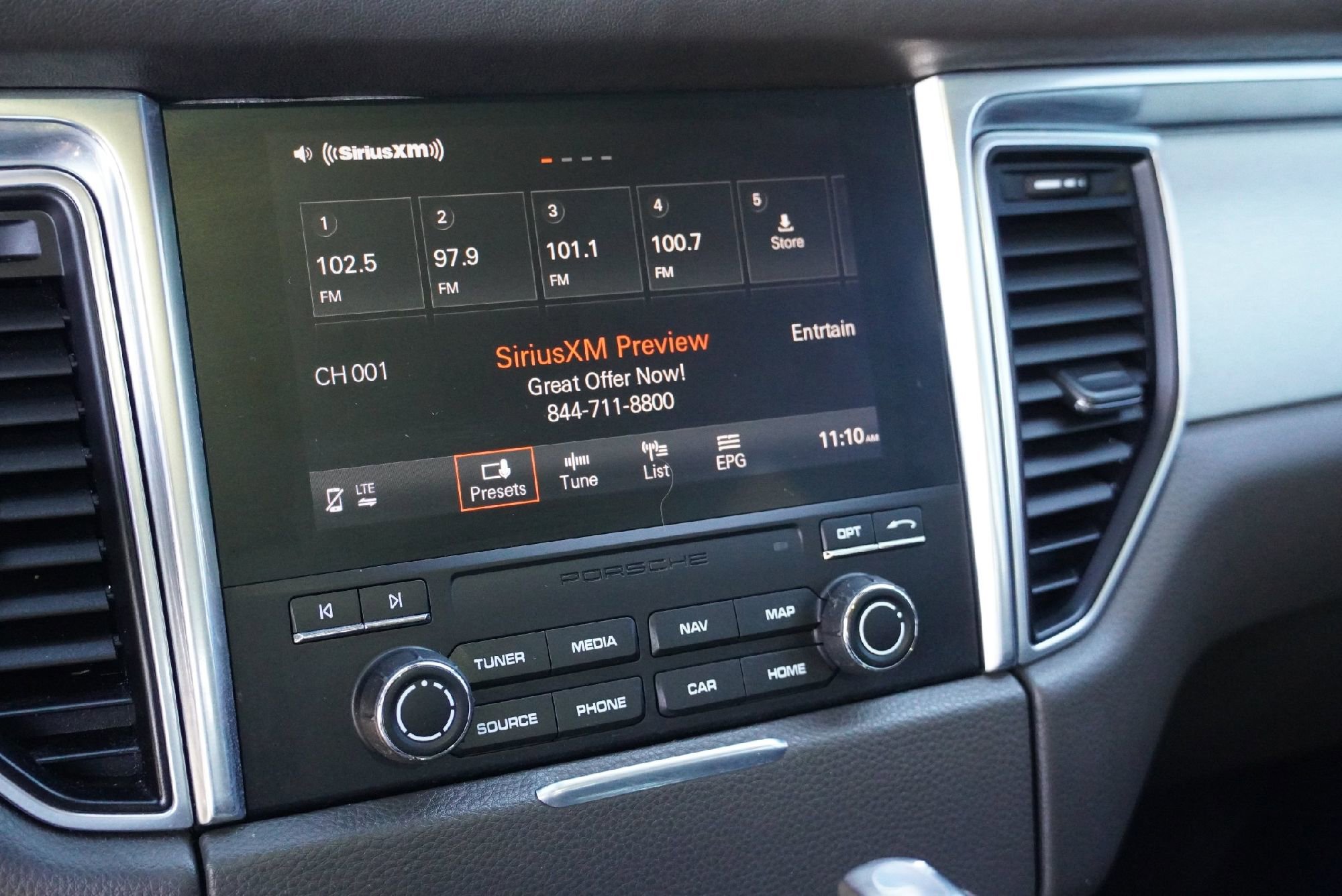 Used 2018 Porsche Macan Turbo image 11