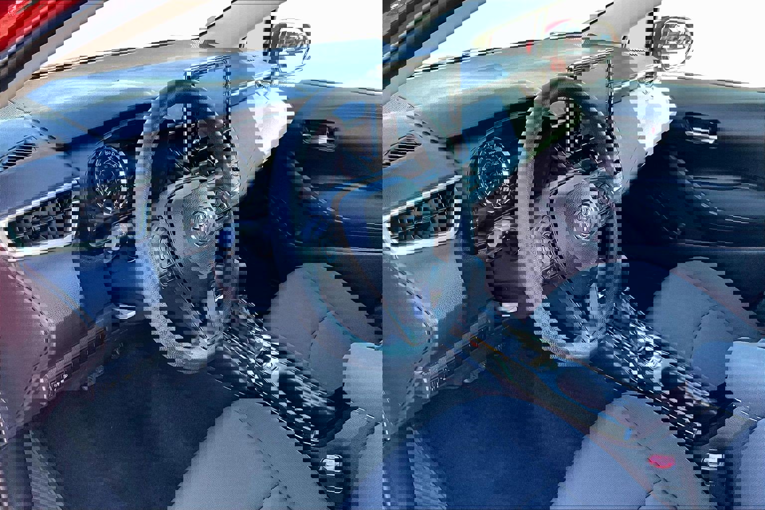 Used 2020 Toyota Corolla LE image 11