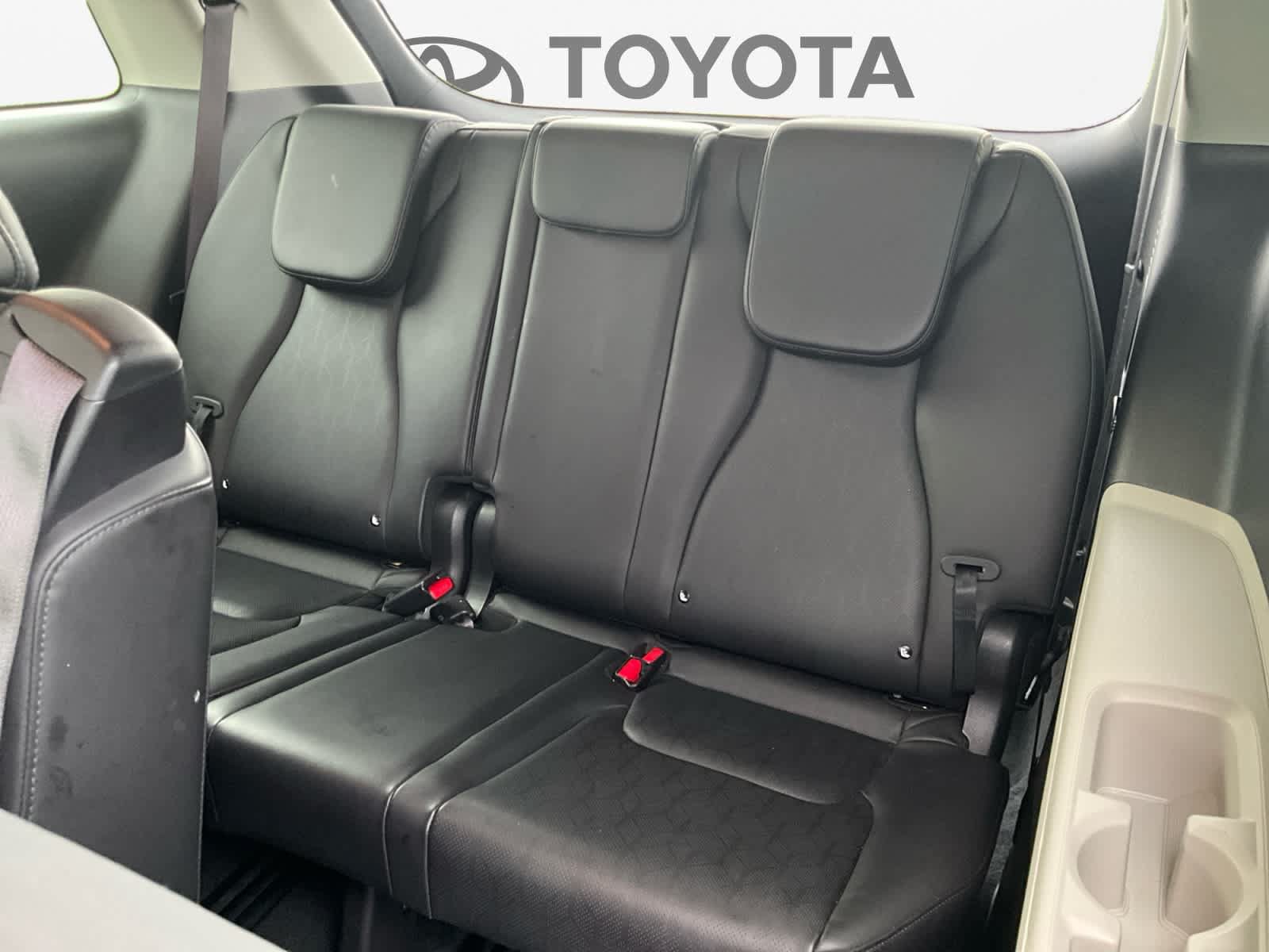Used 2023 Kia Carnival LX FWD image 24