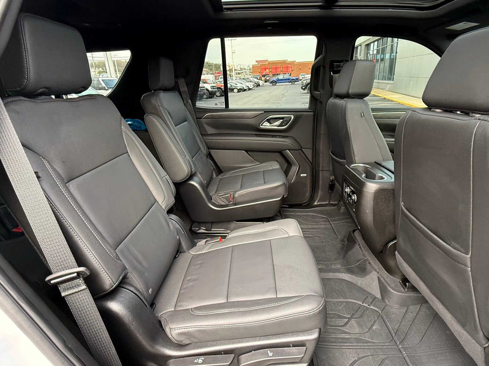 Used 2024 Chevrolet Tahoe Z71 w/ Luxury Package AWD/4WD image 15