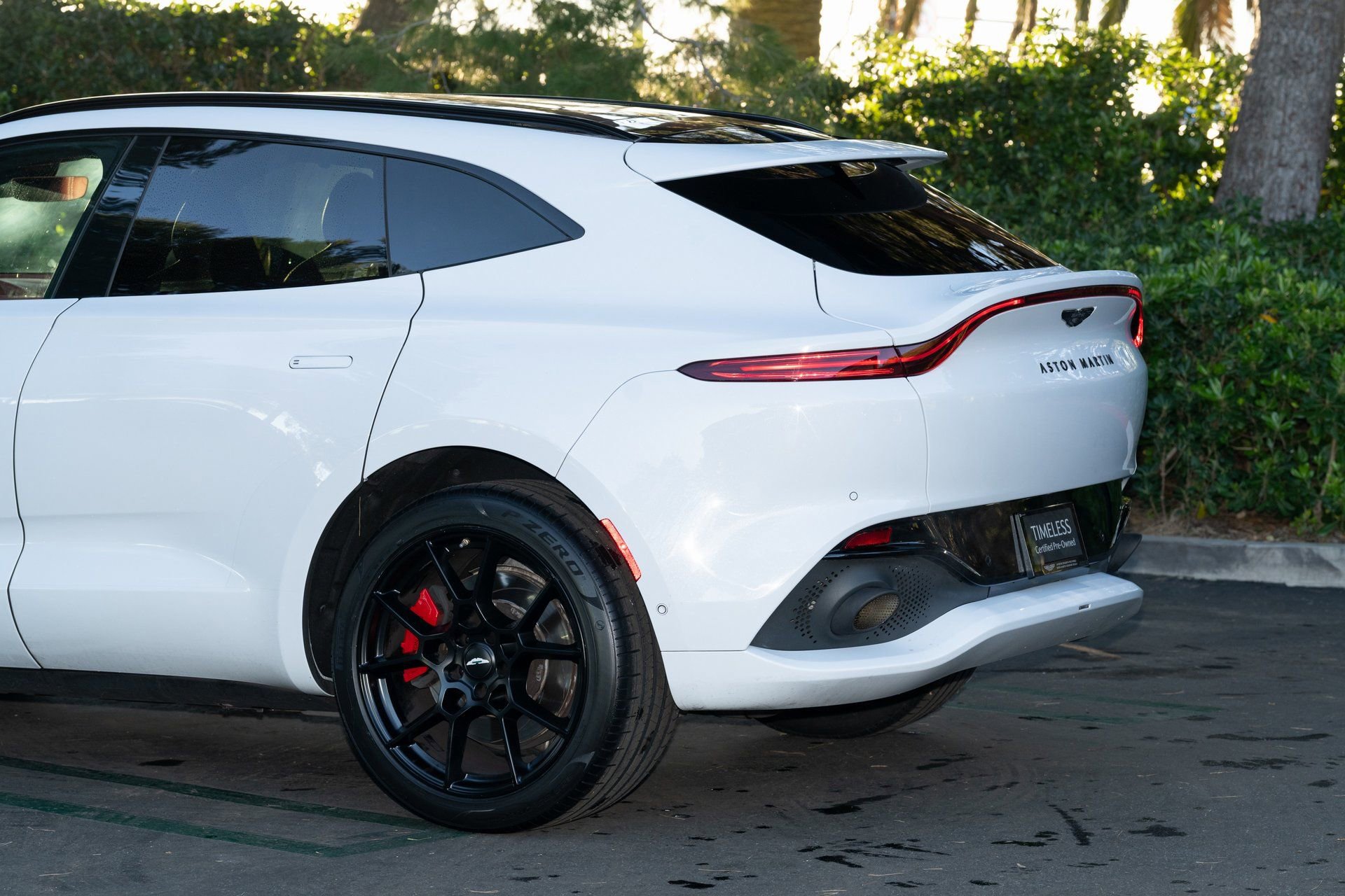 Used 2022 Aston Martin DBX image 10
