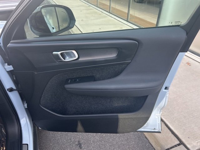 Certified 2025 Volvo XC40 B5 Plus image 14