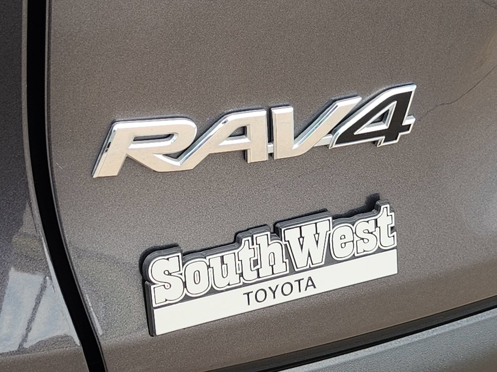 Used 2024 Toyota RAV4 XLE FWD image 12