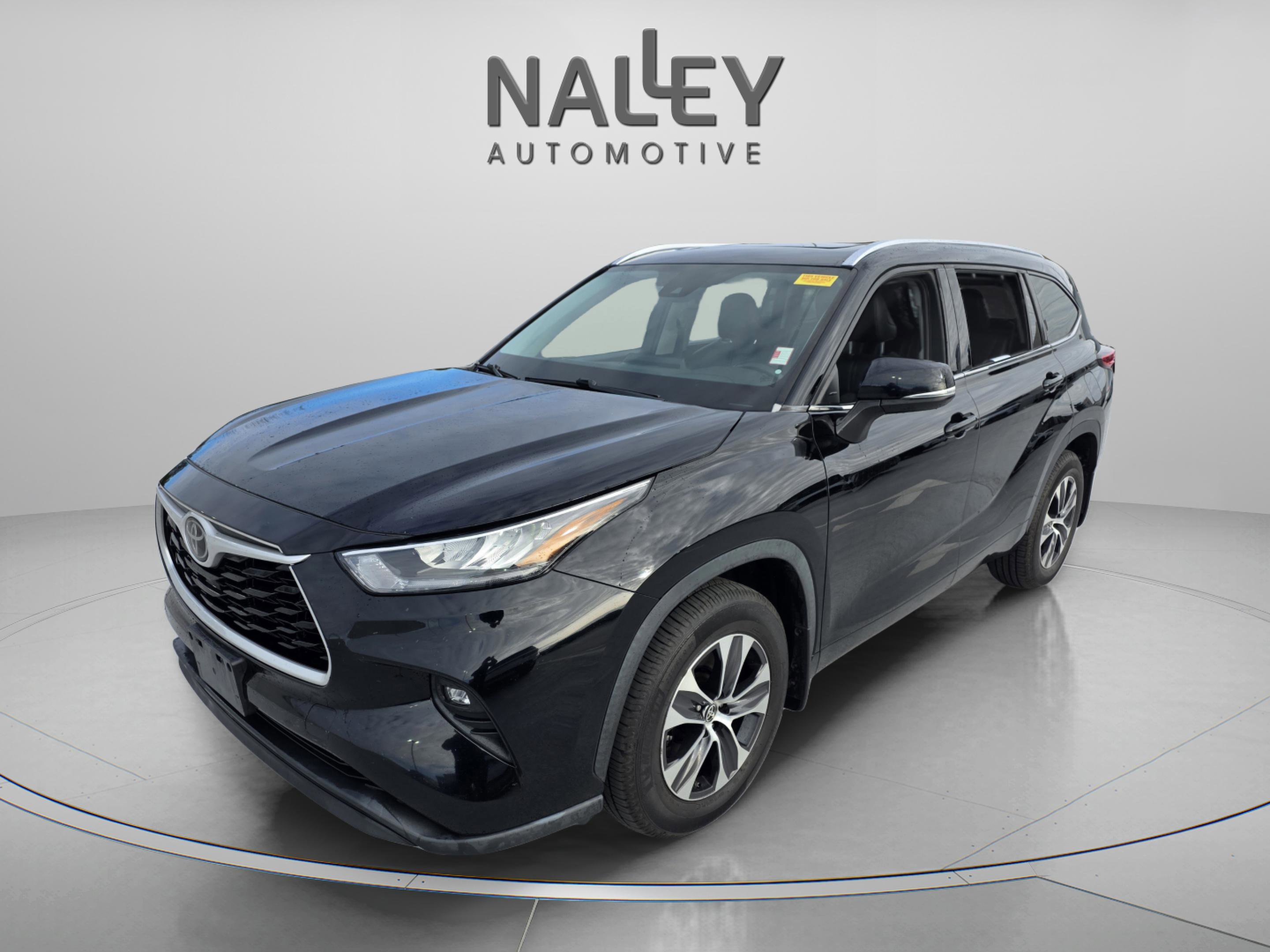 Used 2020 Toyota Highlander XLE image 1