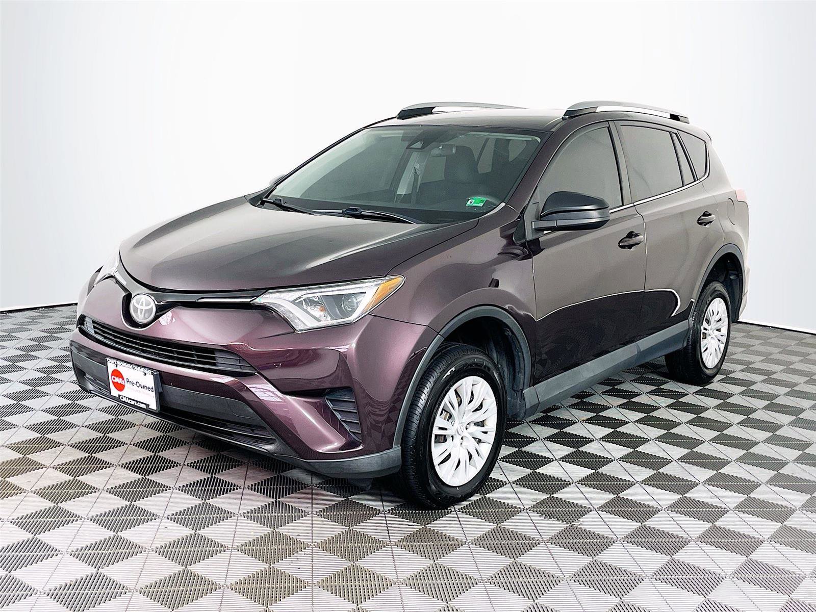 Used 2017 Toyota RAV4 LE image 3