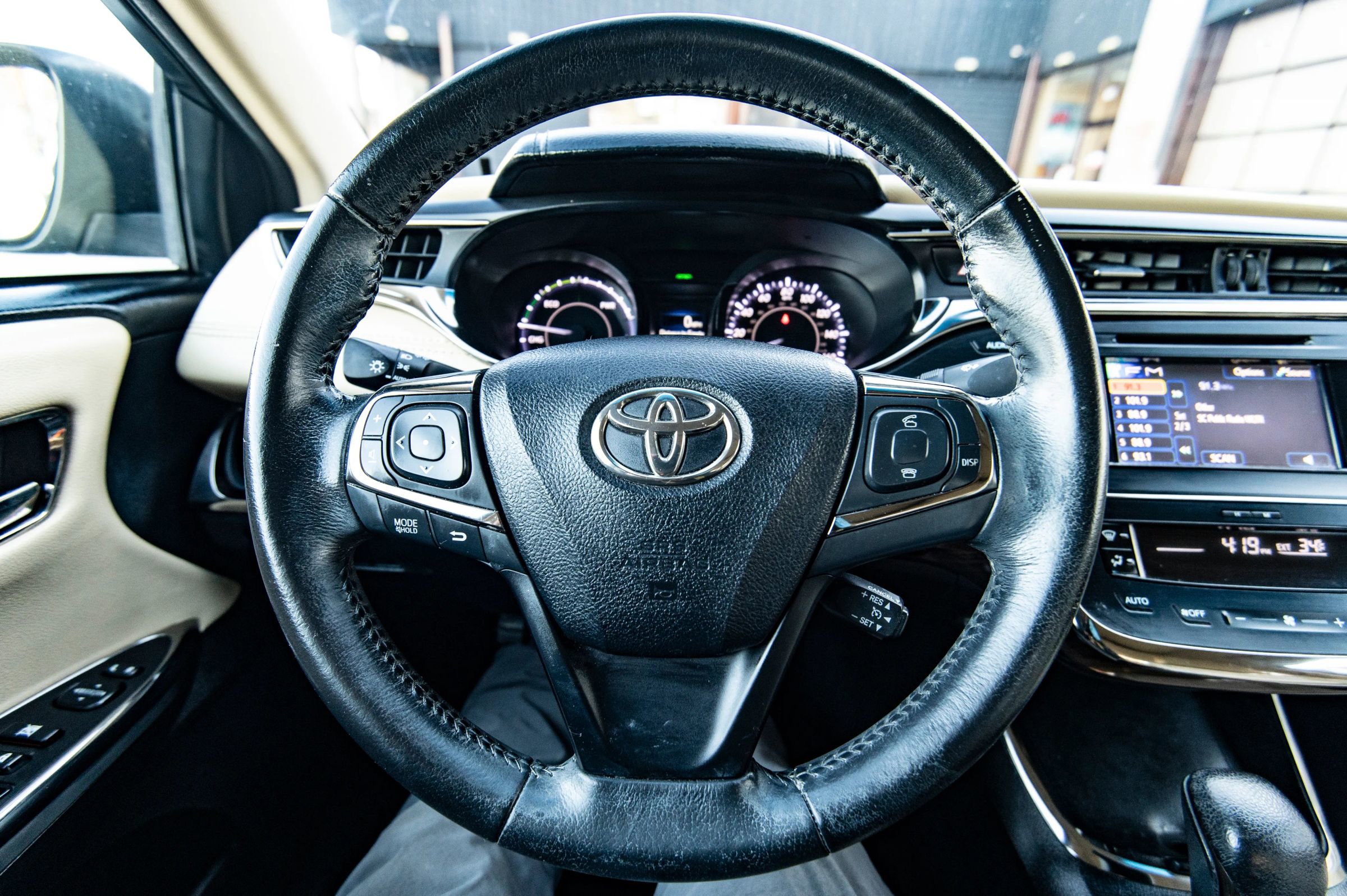 Used 2013 Toyota Avalon XLE Premium image 30