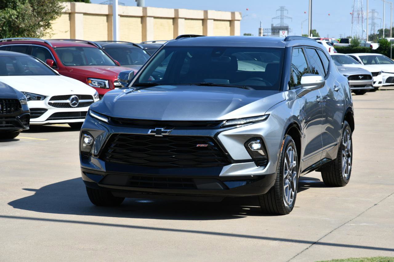 Used 2025 Chevrolet Blazer RS FWD image 2