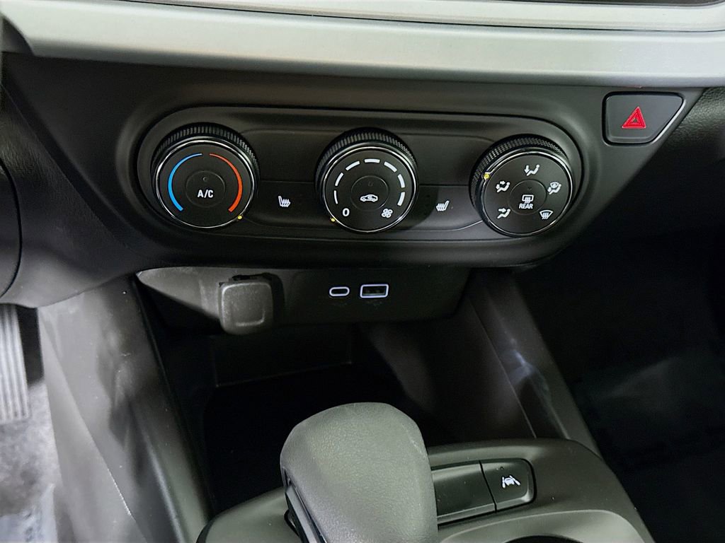 Used 2025 Chevrolet Trax RS w/ Sunroof Package image 7