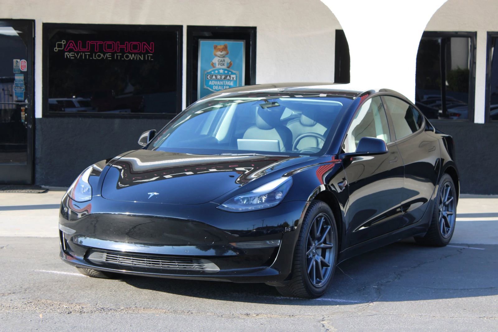 Used 2022 Tesla Model 3 Standard Range image 1