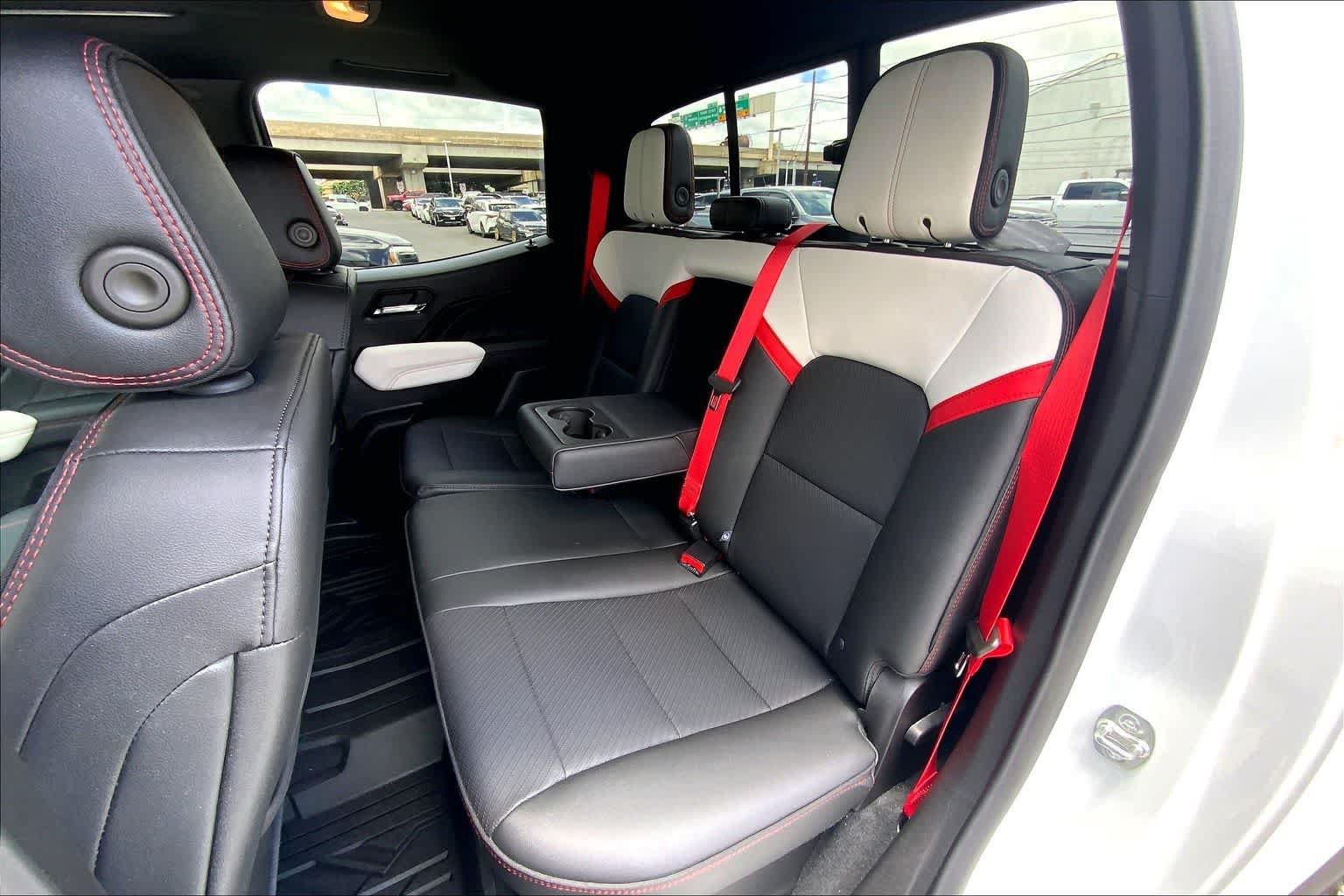 Used 2025 GMC Canyon AT4 w/ AT4X Package AWD/4WD image 29