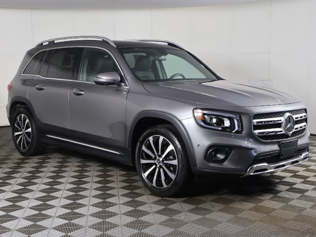 Used 2023 Mercedes-Benz GLB 250 4MATIC w/ Premium Package image 2