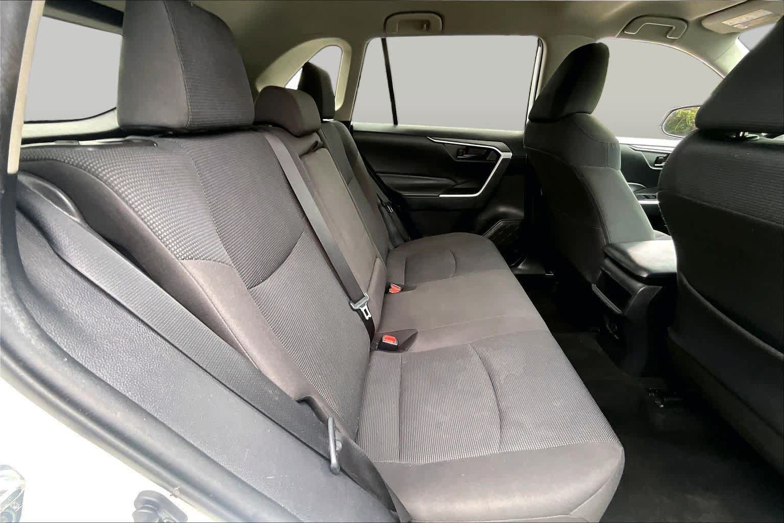 Used 2021 Toyota RAV4 LE AWD/4WD image 20