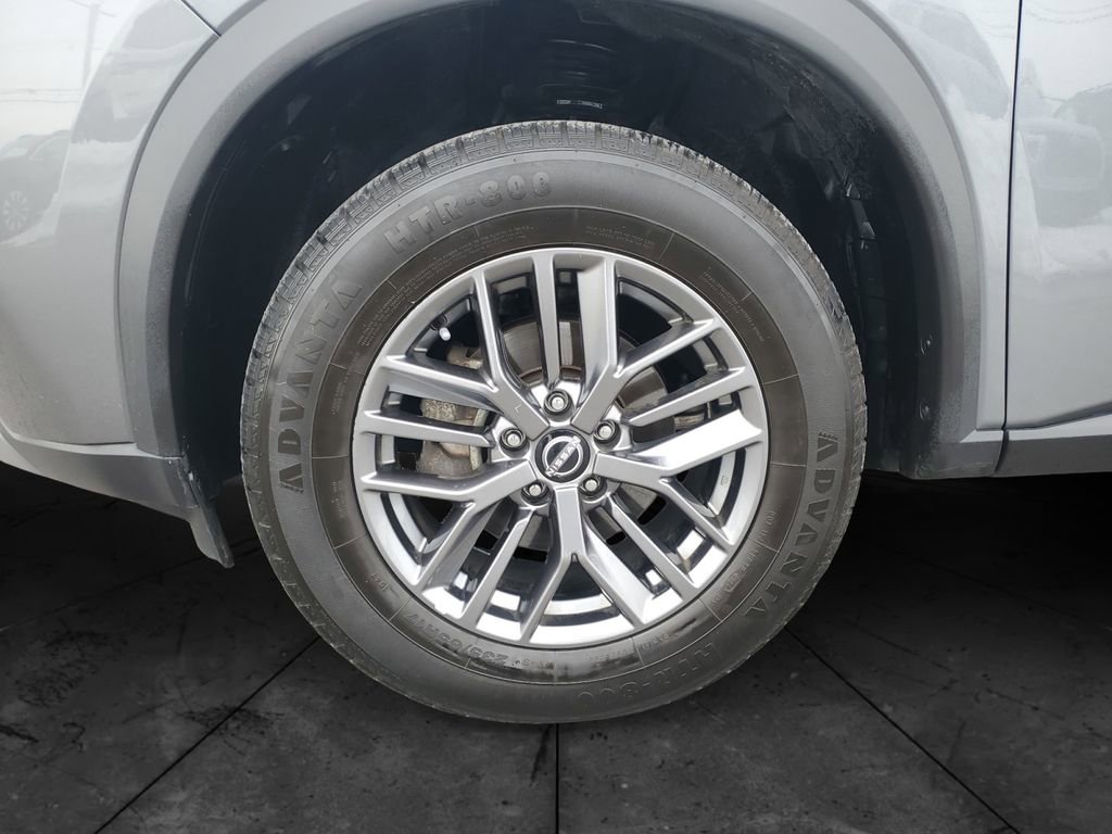 Used 2023 Nissan Rogue S image 14