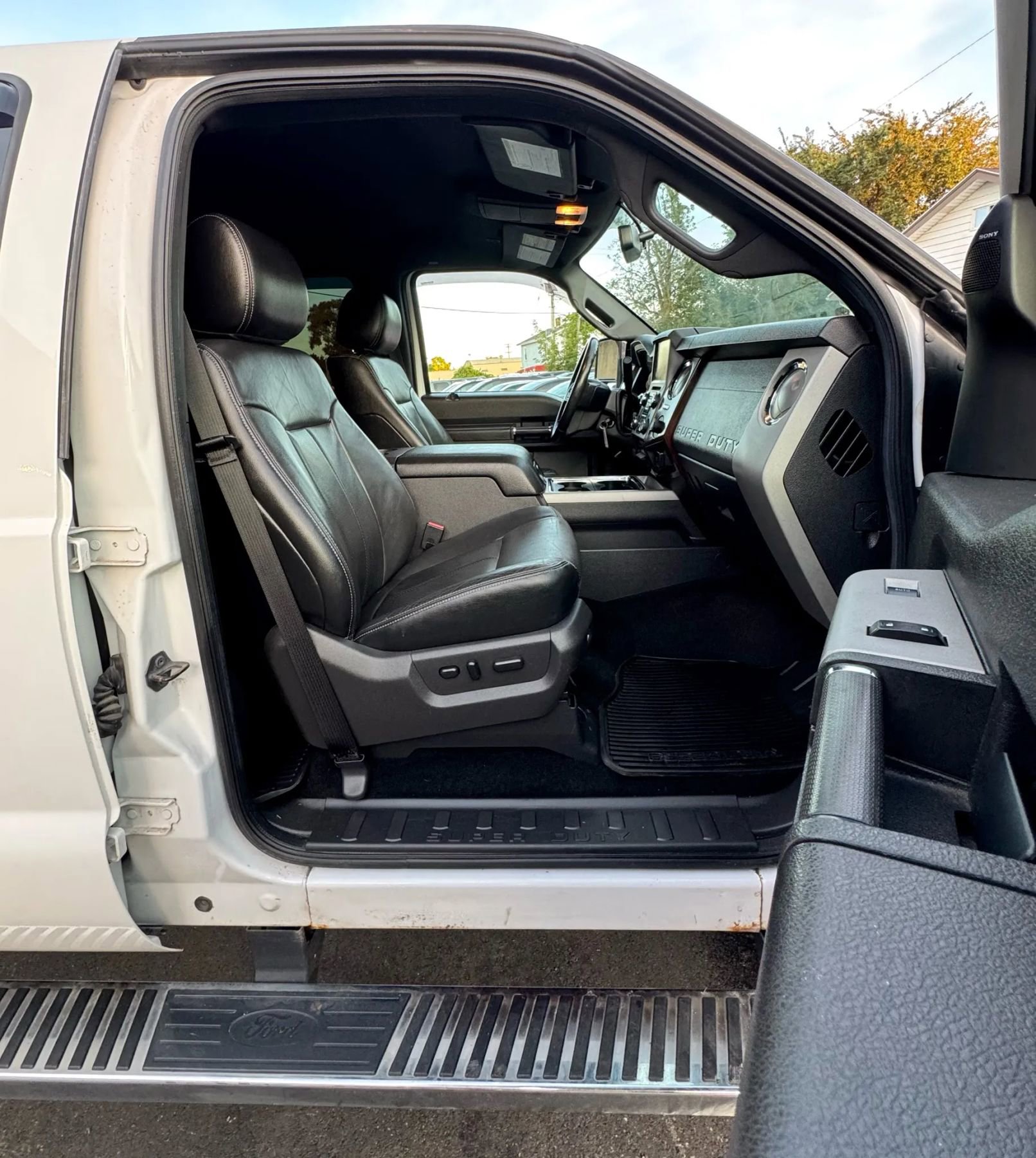 Used 2013 Ford F350 Lariat w/ Chrome Pkg image 9