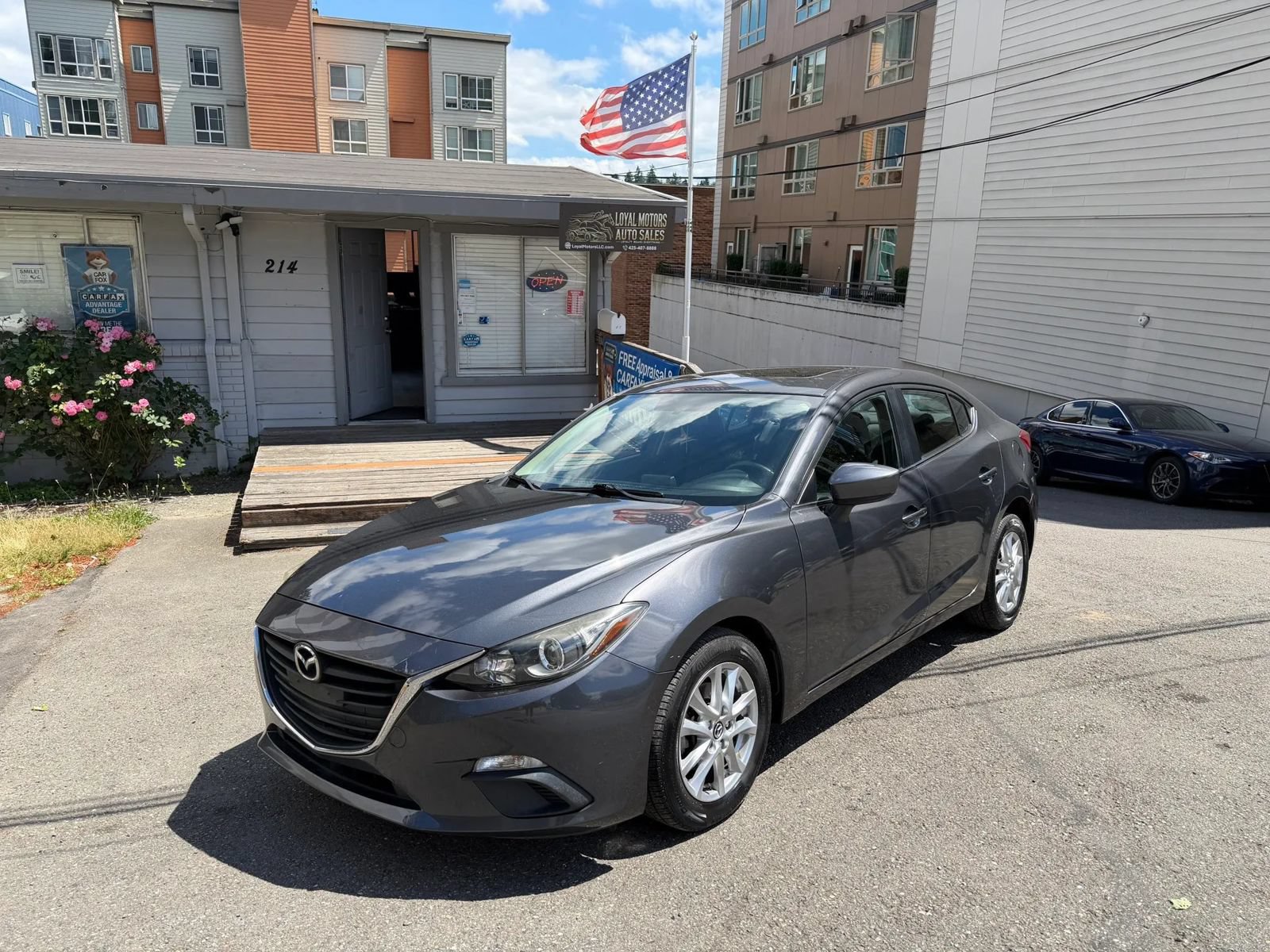 Used 2014 MAZDA MAZDA3 i Touring w/ Moonroof Package 1 FWD image 2