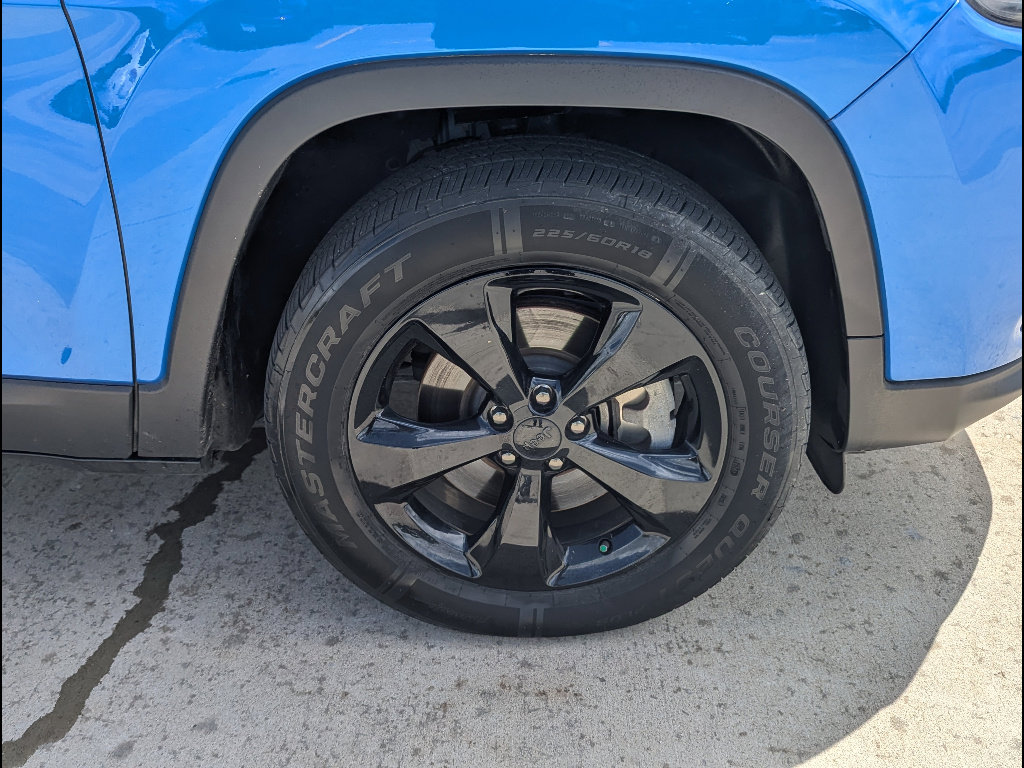 Used 2020 Jeep Cherokee Latitude Plus AWD/4WD image 15