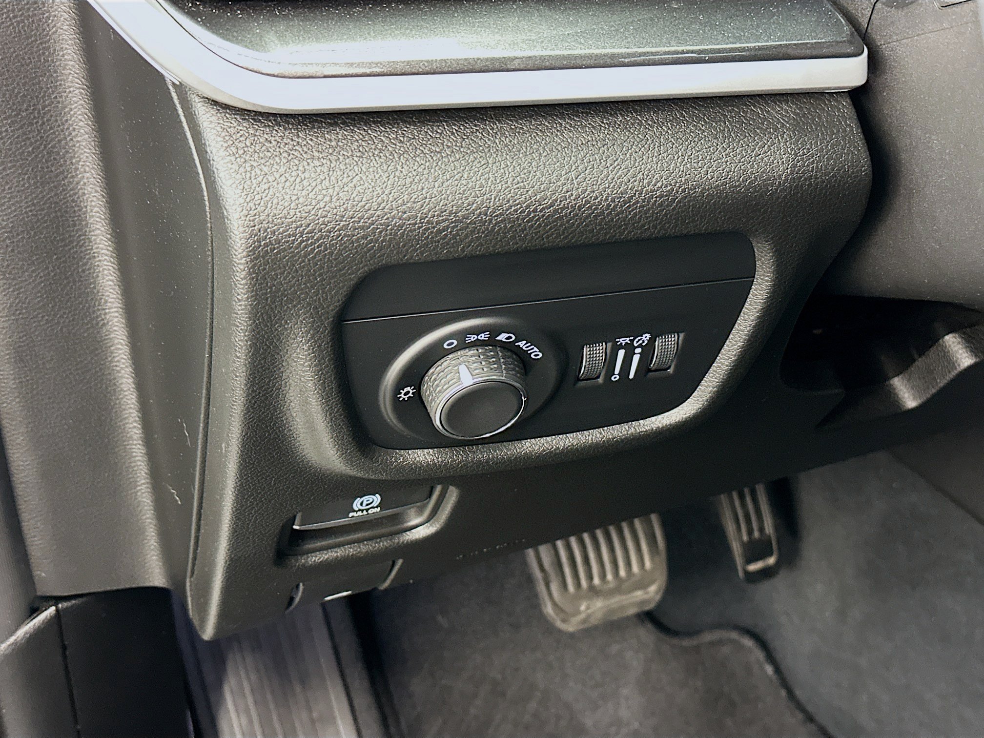 Used 2023 Jeep Grand Cherokee L Laredo AWD/4WD image 17