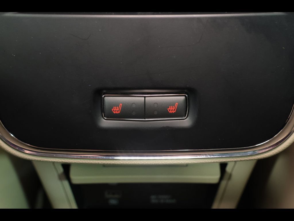 Used 2017 Lincoln Continental Select w/ Technology Package FWD image 28