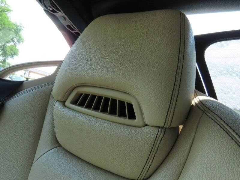 Used 2012 Mercedes-Benz SLK 350 image 23