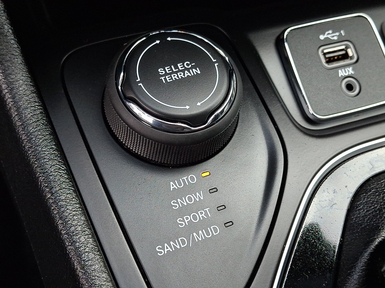 Used 2020 Jeep Cherokee Limited AWD/4WD image 25