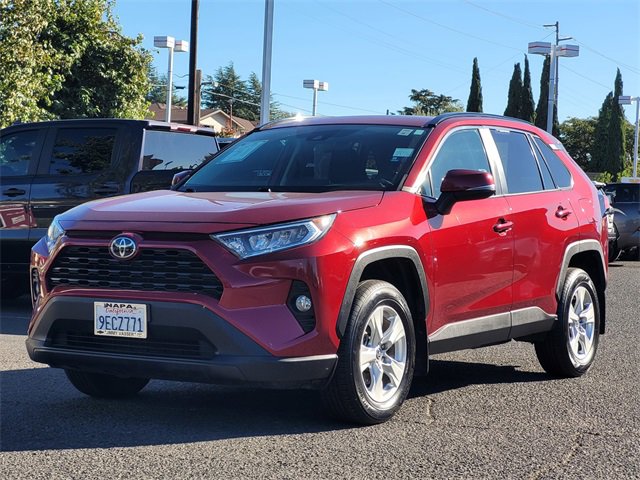 Used 2020 Toyota RAV4 XLE image 10