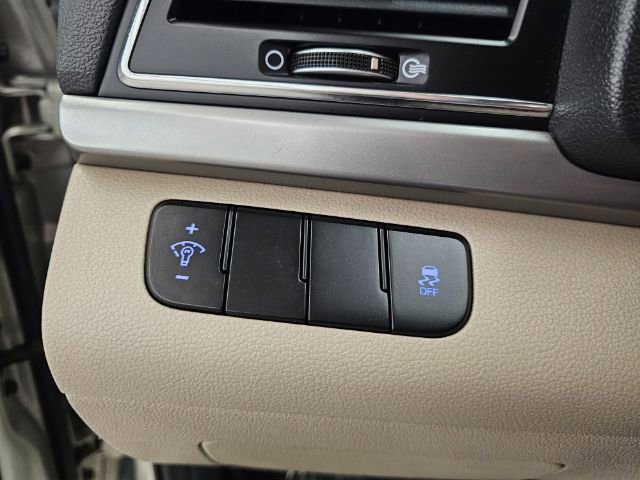 Used 2017 Hyundai Elantra SE image 13