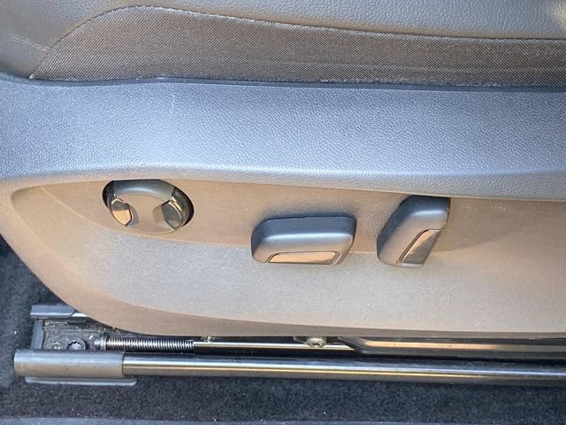 Used 2023 Volkswagen Tiguan SE w/ Panoramic Sunroof Package FWD image 16