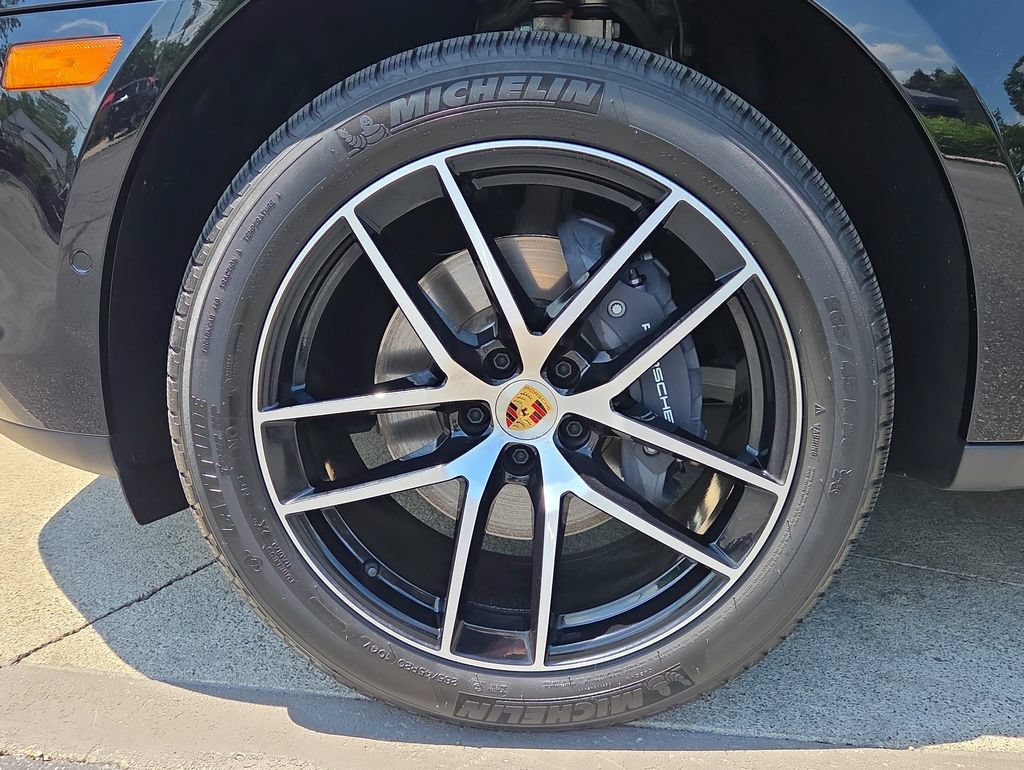 Certified 2026 Porsche Macan AWD/4WD image 24