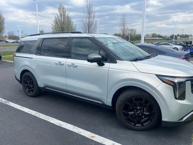 Used 2025 Kia Carnival SX Prestige image 4