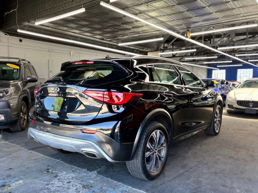 Used 2018 INFINITI QX30 AWD w/ Cargo Package image 6