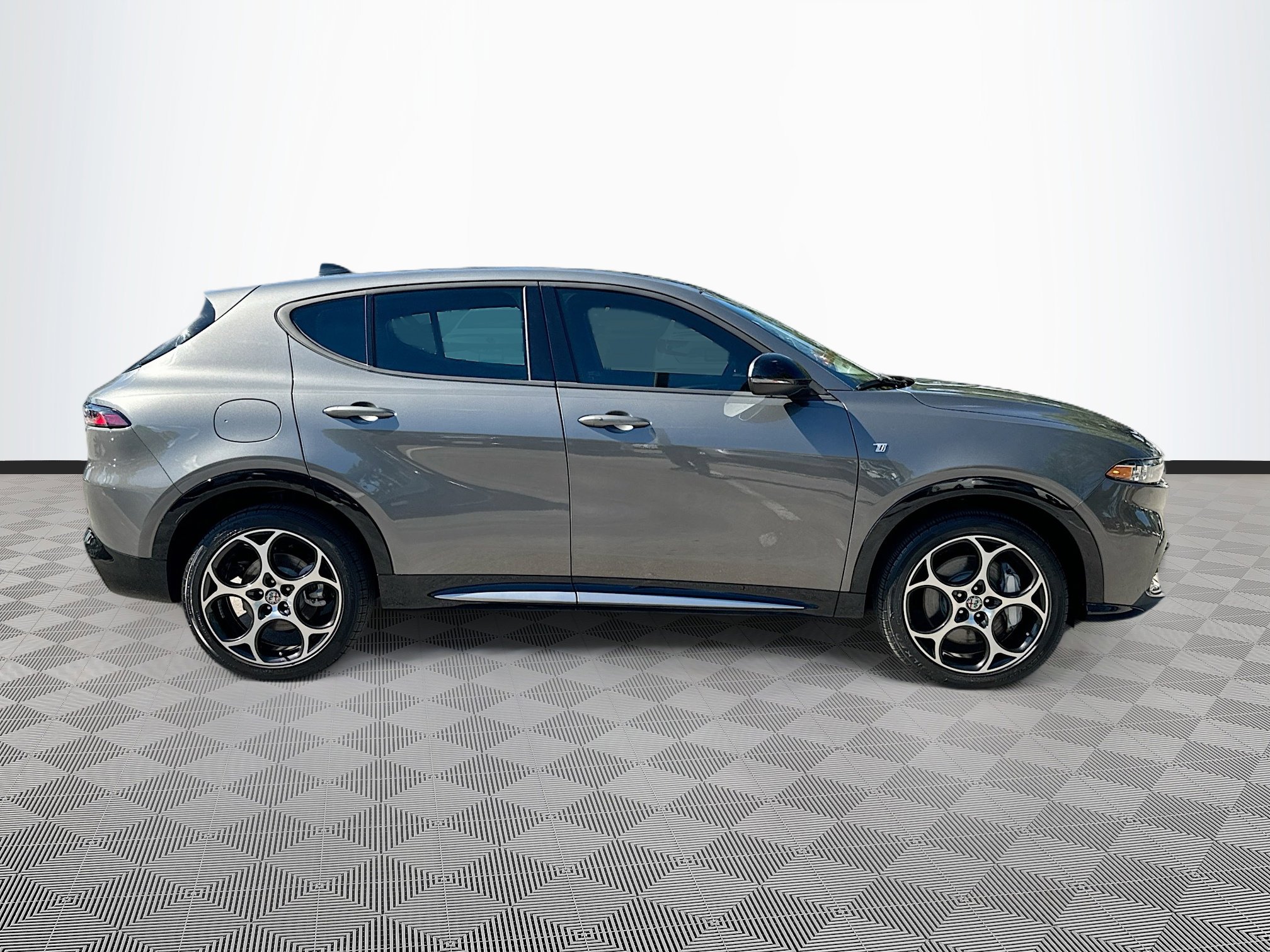 Used 2024 Alfa Romeo Tonale Ti image 8