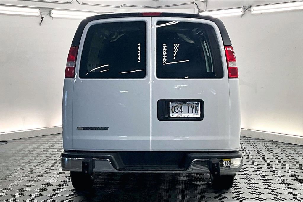 Used 2025 Chevrolet Express 2500 w/ Driver Convenience Package RWD image 3