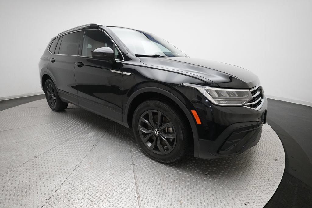 Used 2024 Volkswagen Tiguan SE AWD/4WD image 36