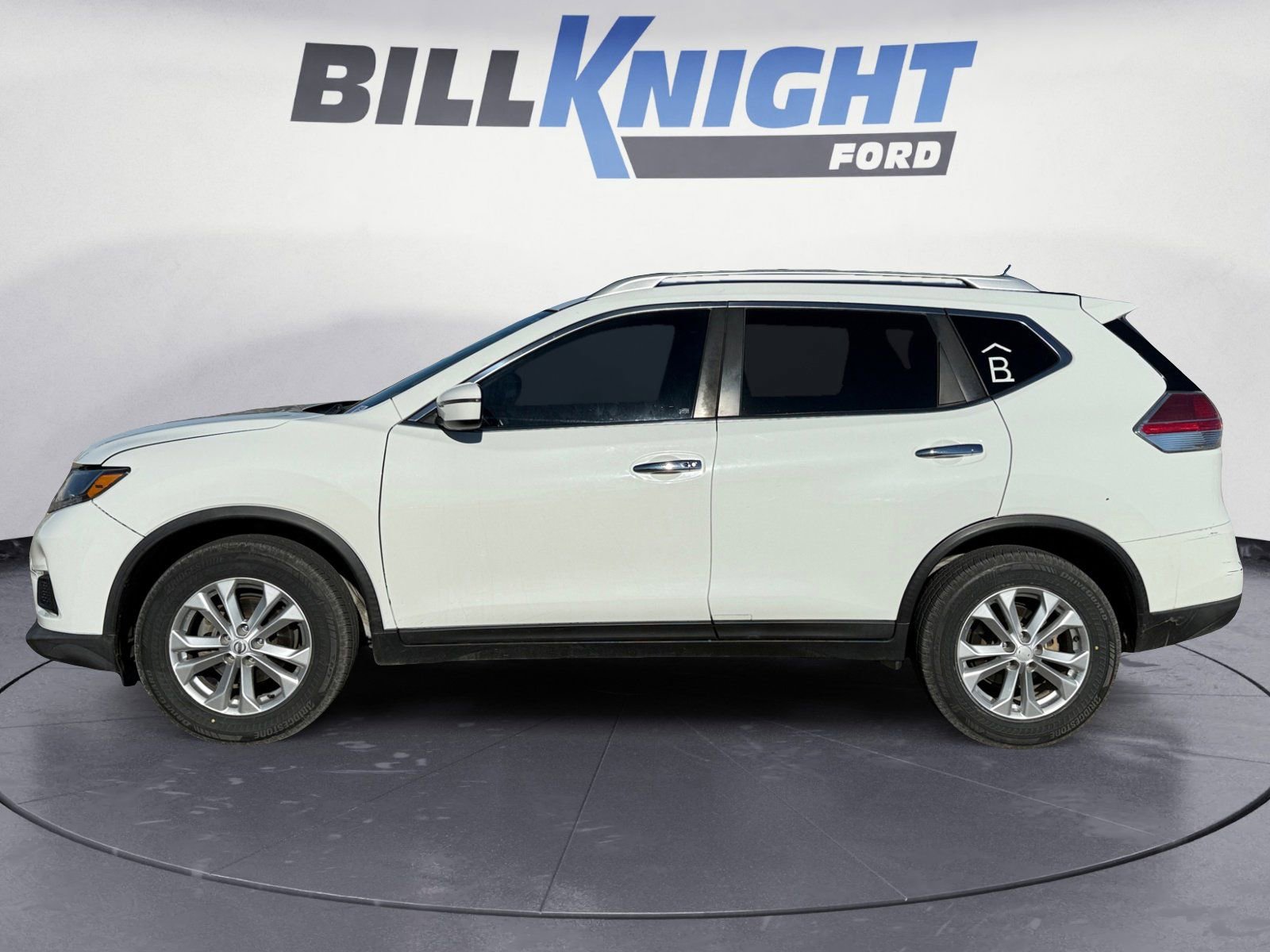 Used 2016 Nissan Rogue SV image 2